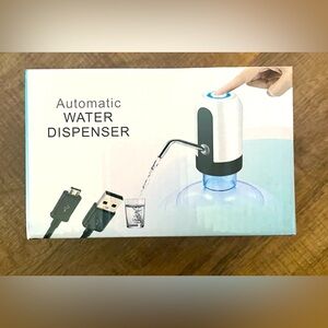 Automatic water Dispenser. kitchen, camping or filing pet water dishes. NWT.